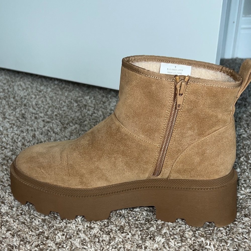 Universal Thread Wedge Tan Suede Boots with Sherpa lining Size 9 - Picture 7 of 9